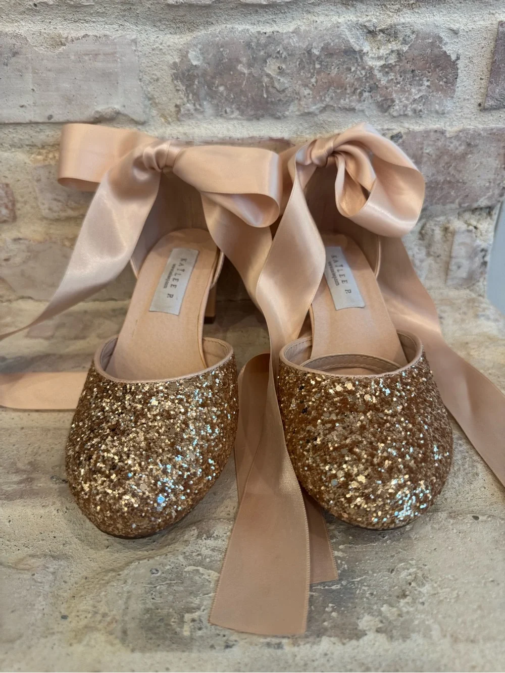 Glitter shoes with kitten heel in Champagne Gold